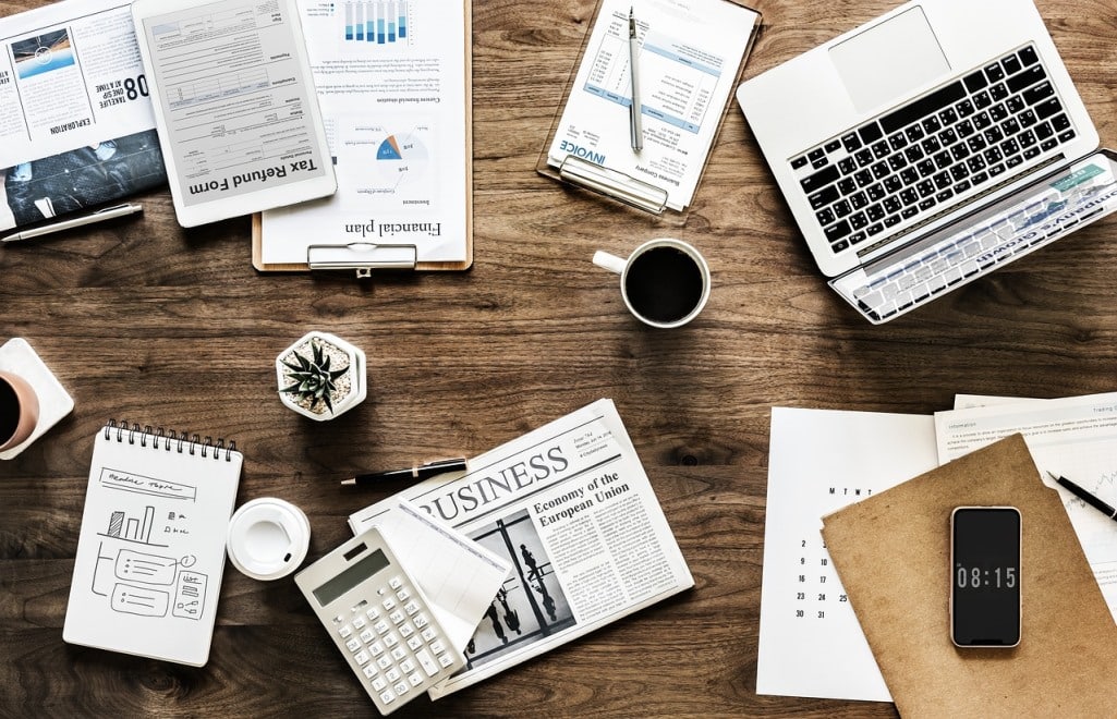 Colloqui-di-lavoro-desk-01.jpg